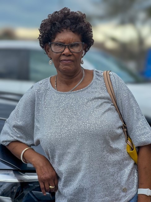 Example tribute photo — gentle candlelight (placeholder) for Gwendolyn Louise Francis